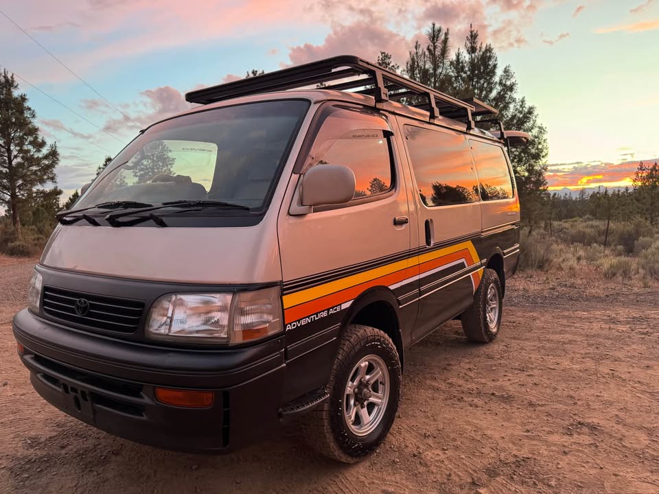 HiAce photo 11