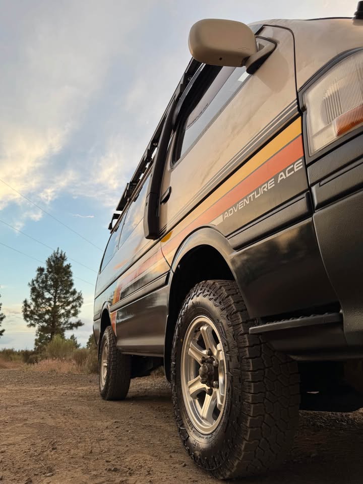 HiAce photo 14