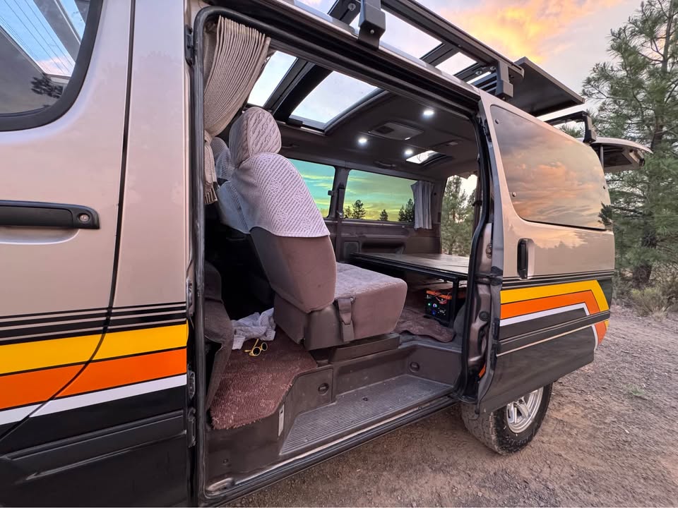 HiAce photo 4